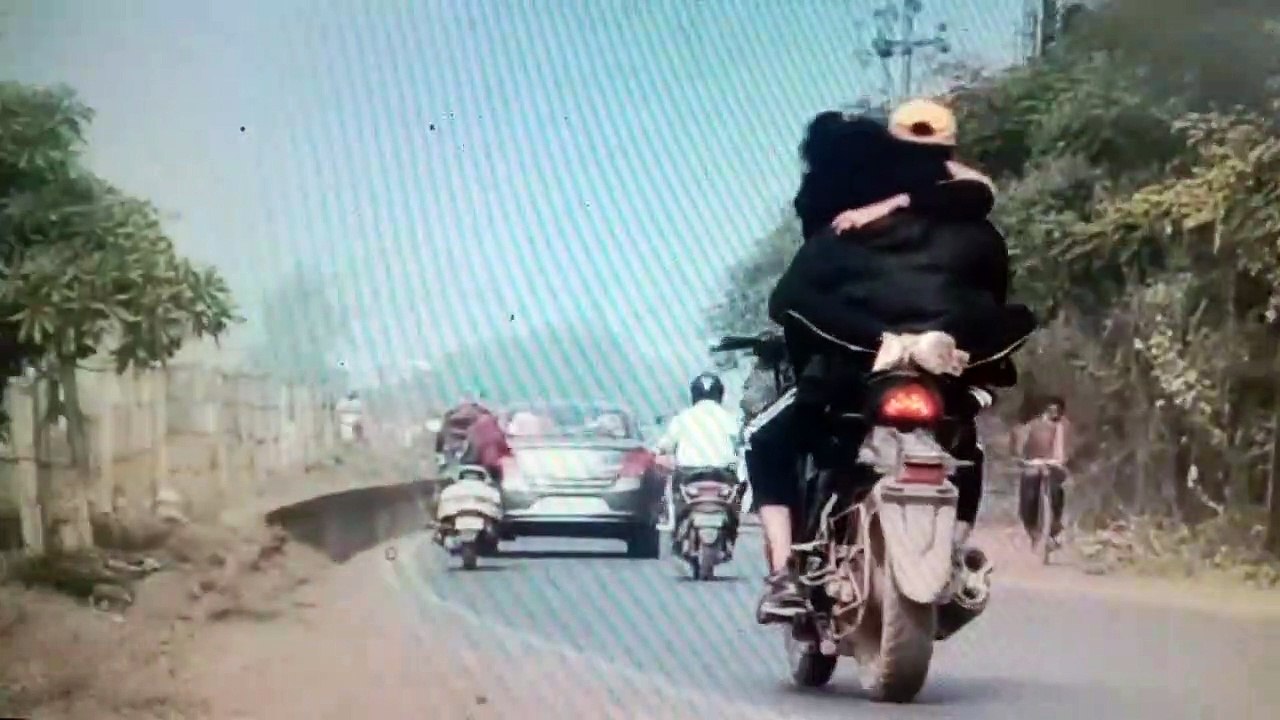 इश्क का एक और रंग दिखा...जो इस बार लखनऊ से होते हुए भिलाई जा पहुंचा