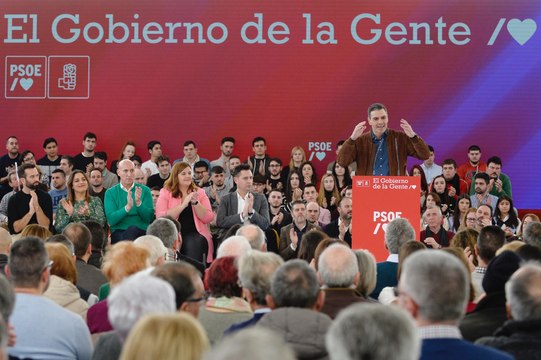 Sánchez, frente a nostálgicos : Se cumple la Constitución en toda España