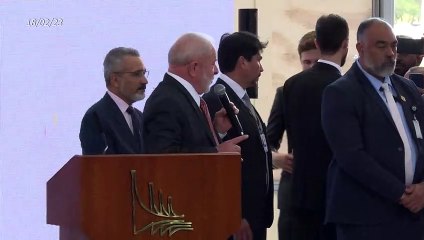 Lula demite comandante do Exército