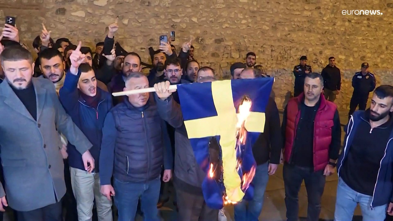 Ankara sul rogo del Corano in Svezia: "Vile e inaccettabile". Gelo con Stoccolma