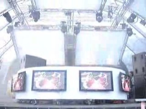 sven vath dancing at sonnemondsterne 2007