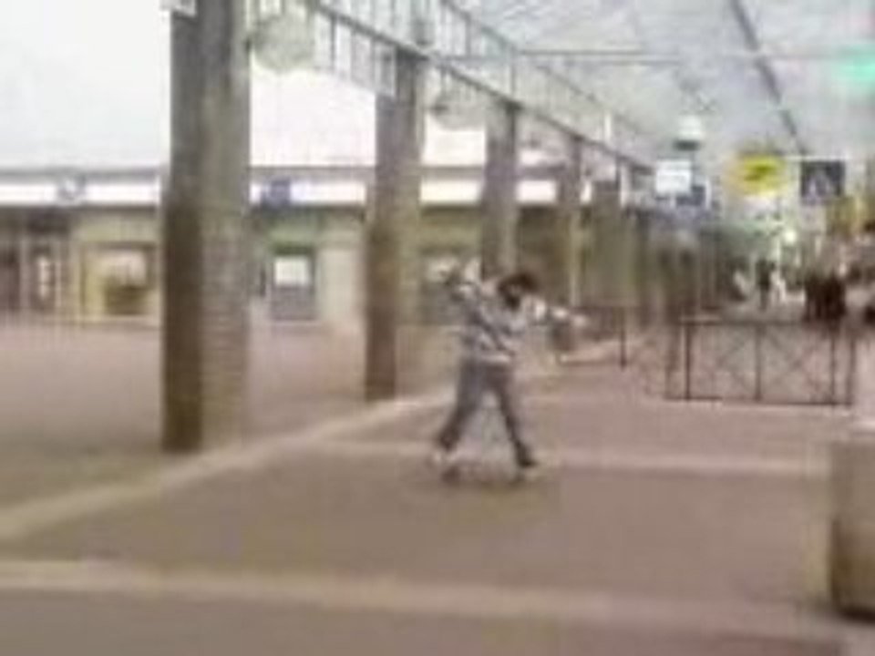 B4.STiiEN GERE EN SKATE xD .