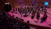 ABD’li şarkıcı Della Miles'ın senfoni konserinde söylediği Türkçe şarkılar gündem oldu