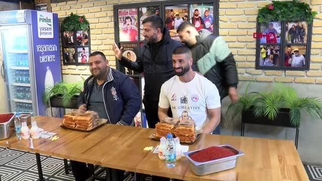 ACILI ADANA TOSTU YEME YARIŞMASINI AVUSTRALYALI WEBBY KAZANDI