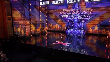 kid vionilist gets golden buzzer from Simon Cowell