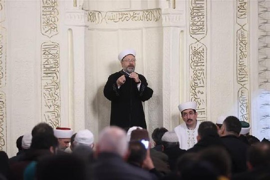 Erbaş: Kur'an'a düşman değil, dost olun