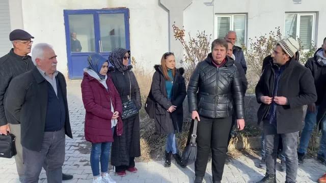 Maaşları ve Tazminatları Ödenmeden İşine Son Verilen Seramik İşçileri: Kaç Aydan Beri Alacağımız Var, 'Ödeyeceğiz' Diyerek Bizi Atlatıyorlar