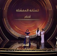 أنغام تفتتح كلمتها في Joy Awards بمزحة مع تركي آل الشيخ