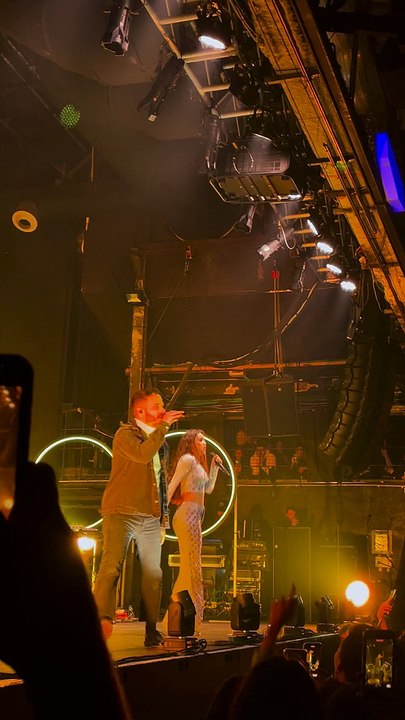 Amaia Romero interpreta 'El encuentro' junto a Alizzz en Razzmatazz (Barcelona)