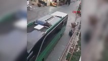 Otobüsün üstünde Yunanistana kaçmaya çalışan 2 kişi yakalandı