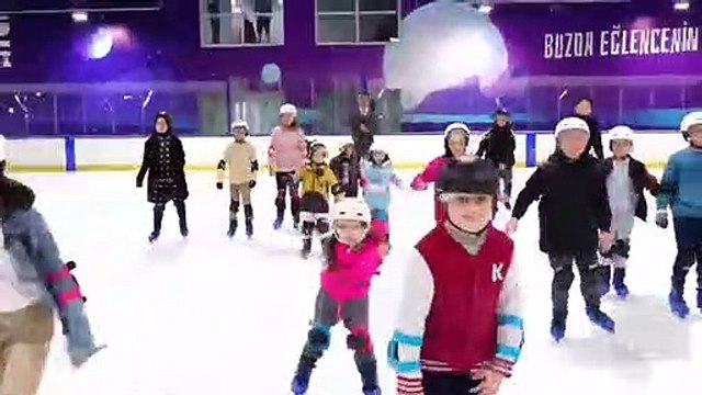 Tatilde buz pateni keyfi