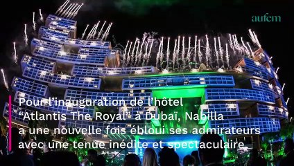 Nabilla éblouissante avec un dos nu et un décolleté vertigineux