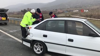 Kontrolden çıkan otomobil bariyerlere çarptı: 4'ü çocuk 7 yaralı