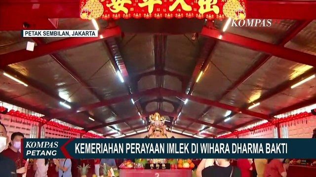 Perayaan Imlek, Wihara Dharma Bakti di Petak Sembilan Ramai Dikunjungi Umat untuk Beribadah