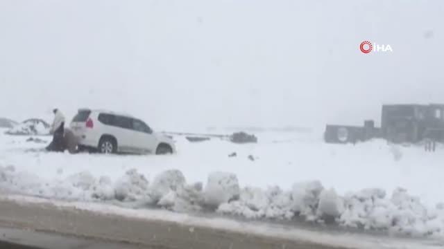 Pakistan'da kar yağışı hayatı felç ettiBelucistan eyaletinde acil durum ilan edildi