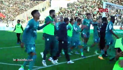 أهازيج وشهب.. احتفالية هستيرية للاعبين والبدراوي مع جماهير الرجاء بالانتصار على الجيش الملكي