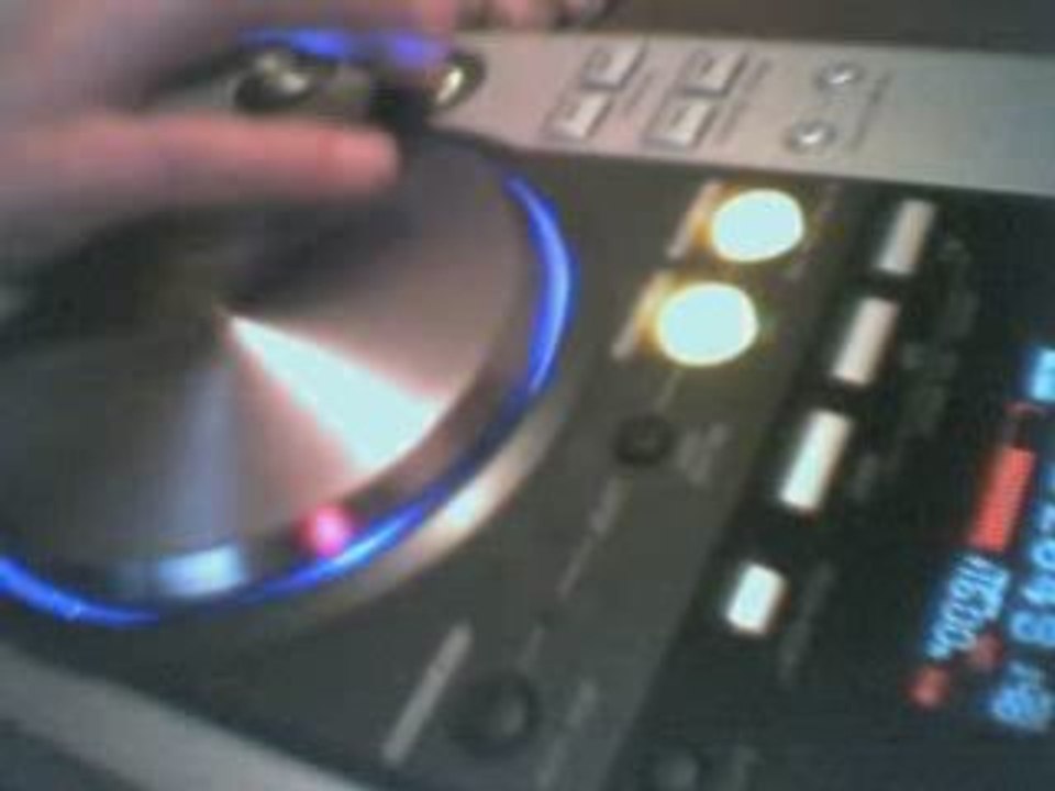 SansTitre_0001 élie mix avec un cdj 200 pioneer