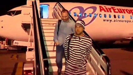 Dani Alves vestido de presidiario en unas imágenes de 2015