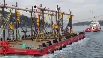 Download Video: İstanbul Boğazı'nda dümen arızası yapan gemi kurtarıldı