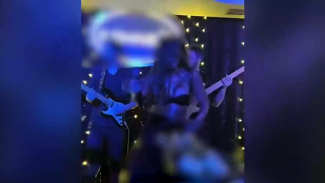 Selen Görgüzel çılgın dansıyla sahnede yürek hoplattı