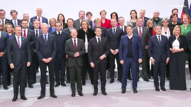 Francia y Alemania escenifican su amistad y evitan comprometerse con el envío de tanques a Ucrania