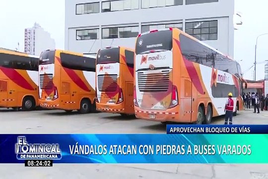 Aprovechan bloqueo de vías: vándalos atacan con piedras a buses varados