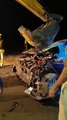 कार ट्रैक्टर से टकराई, आगे से पूरी कार चकनाचूर, देखे वीडियो