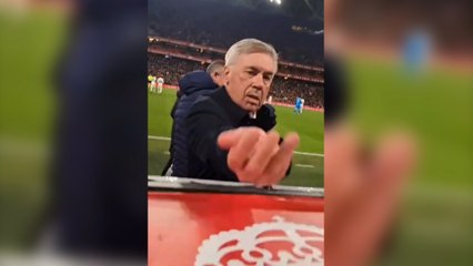 Carlo  Angelotti sakız isteyen hayranını geri çevirmedi