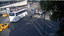 İstanbul'da film gibi olay kamerada: Alkollü taksici çarptığı polisi sürükleyip böyle kaçtı