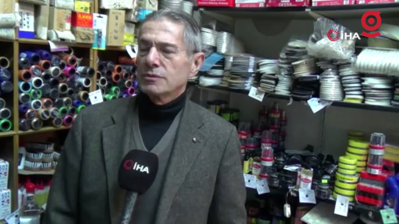 Kışlık ayakkabılar esnafın elinde kaldı