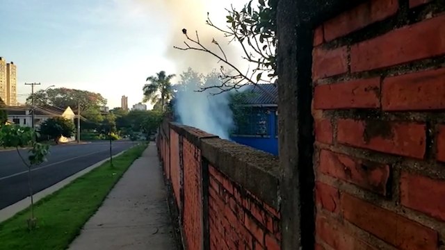 Fogo em entulhos mobiliza bombeiros ao Colégio Wilson Jofre