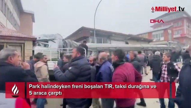 Park halindeyken freni boşalan TIR, taksi durağına ve 5 araca çarptı