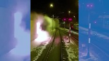 Bombeiros tentam capturar trem fantasma em chamas