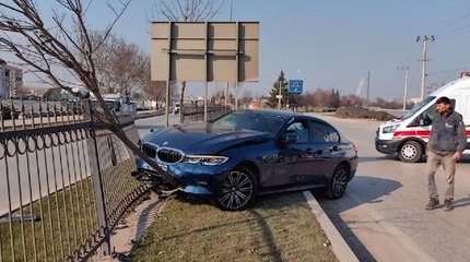 Direksiyonunda rahatsızlandı, ters yöne girip kaza yaptı