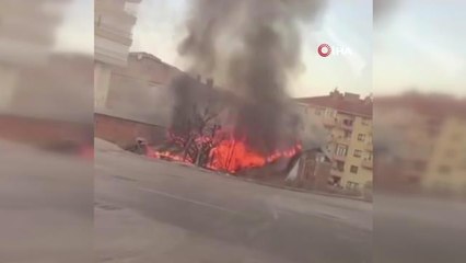 Gecekonduda çıkan yangın paniğe neden oldu