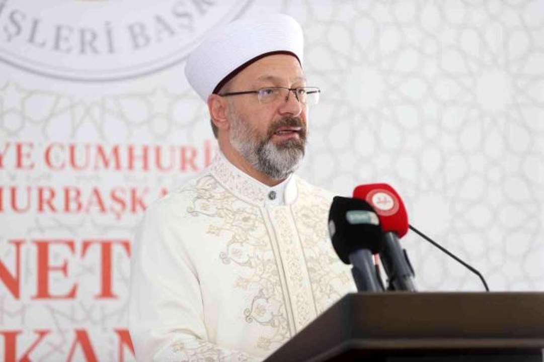 Diyanet İşleri Başkanı Erbaş: "Kur'an-ı Kerim saldırısına karşı tepki gösterilmesi insanlık vazifesidir"