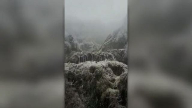 Lo spettacolo di ghiaccio delle Cascate delle Marmore in Umbria