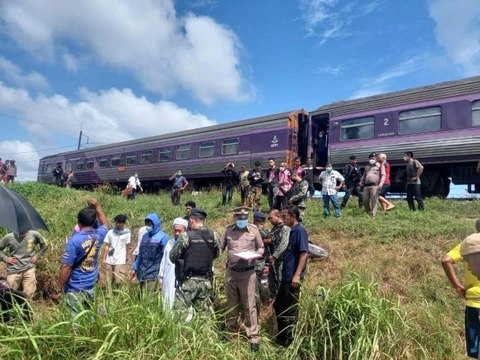 Tayland'da tren hemzemin geçitteki aracı biçti: 1 ölü, 2 yaralı