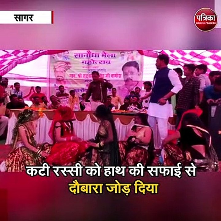 मंच पर थाना प्रभारी ने दिखाया जादू