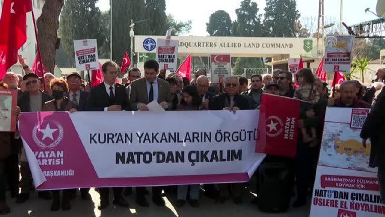 NATO karargahı önünde, İsveç'te Kur'an-ı Kerim'in yakılmasına tepki