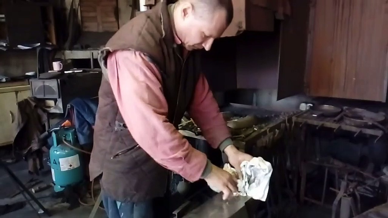 Allumer un feu avec un marteau