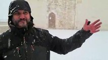 Il video dei Frati di Assisi che si lanciano palle di neve: festa per l’arrivo dei fiocchi