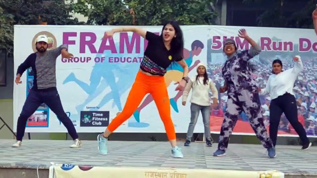 पत्रिका हमराह: जुम्बा करने उमड़े शहरवासी, ट्रेनर के साथ थिरके कदम