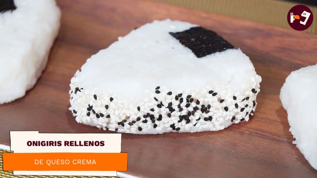 Onigiri relleno de queso crema | Receta japonesa fácil | Directo al Paladar México