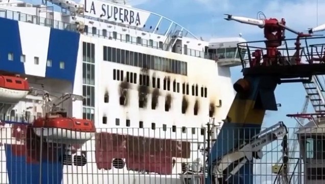 L'incendio della Superba a Palermo, aperto il portellone