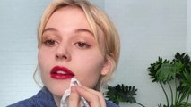 Emily Alyn Lind y su guía de belleza para conseguir unos labios rojos vibrantes