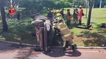 Carro capota na Asa Sul após motorista perder o controle do veículo