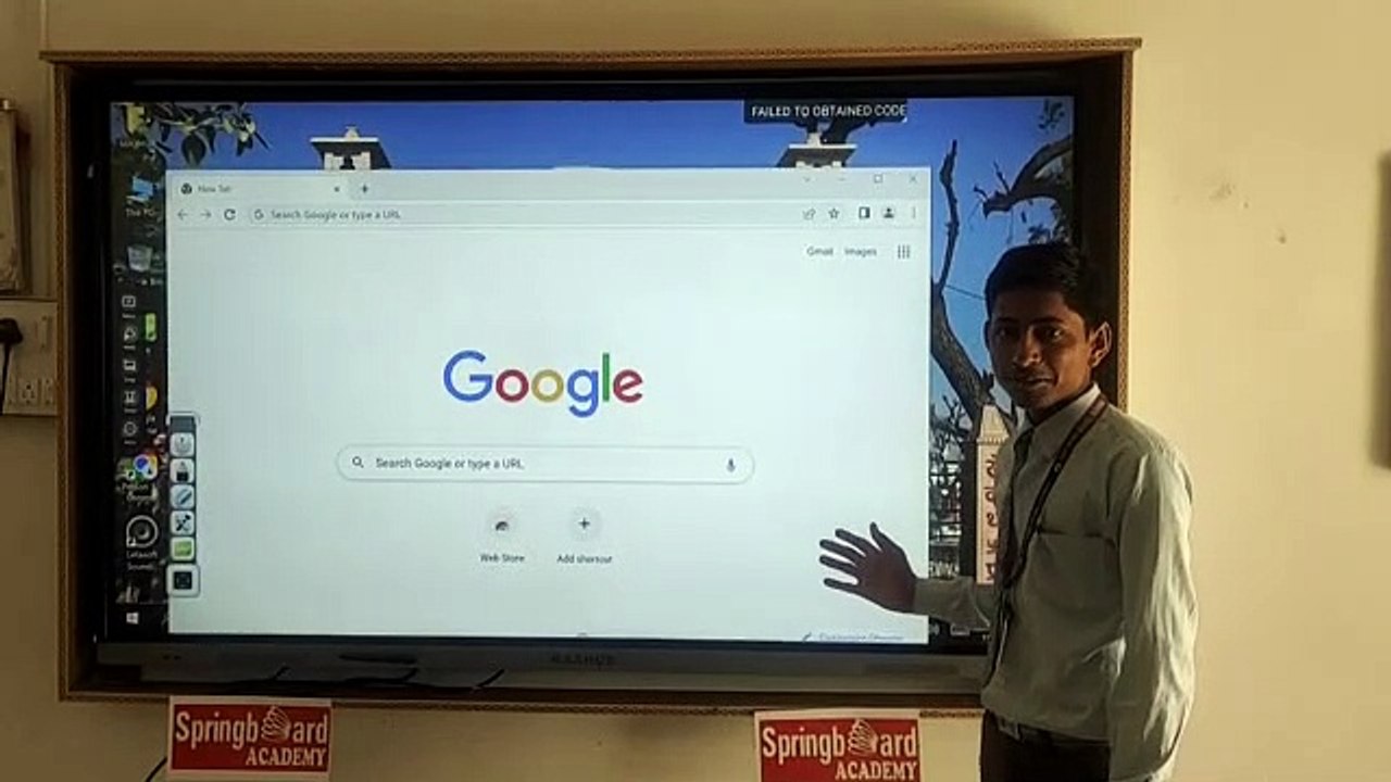 सुविधाओं को तरसते सरकारी विद्यालय में आधुनिक तरीके से पढ़ाई