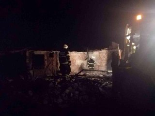 Tekirdağ'da bağ evi alev alev yandı