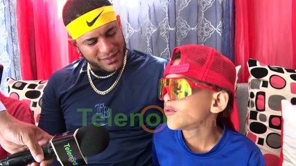 José Siri cumple el sueño de un niño fanático: visita a Jaykol Moya en su casa y firma una pelota